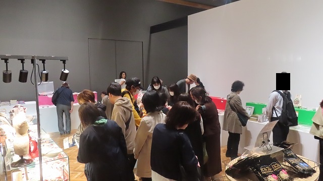 アトラス展の特設ショップ